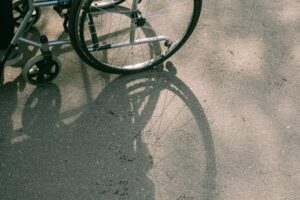 El uso de silla de ruedas queda cubierto por un seguro de accidentes contratado en segurosagencia.com