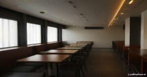 Comedor de restaurante con riesgo de robo guardarropa restaurante